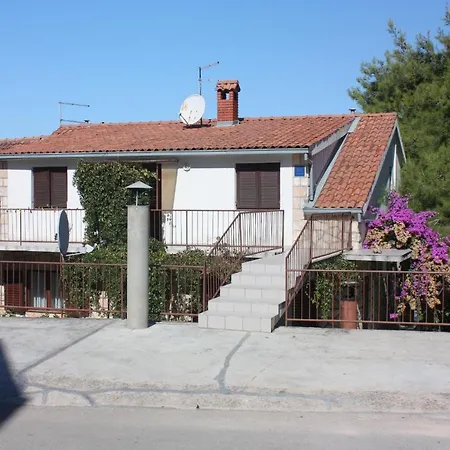 With A Parking Space Jelsa, Hvar - 5728 דירה *