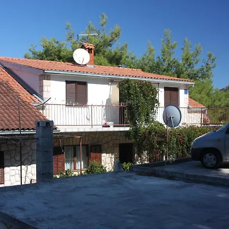 With A Parking Space Jelsa, Hvar - 5728 דירה