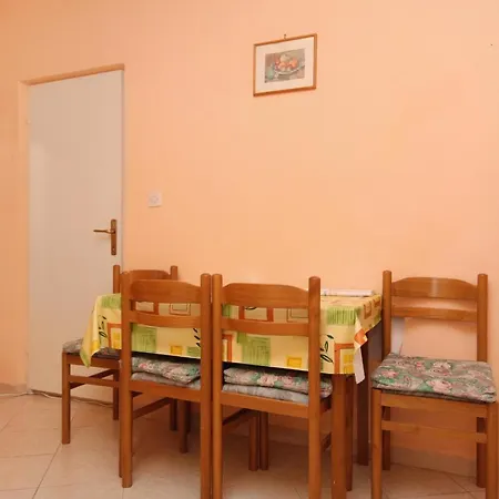 With A Parking Space Jelsa, Hvar - 5728 דירה