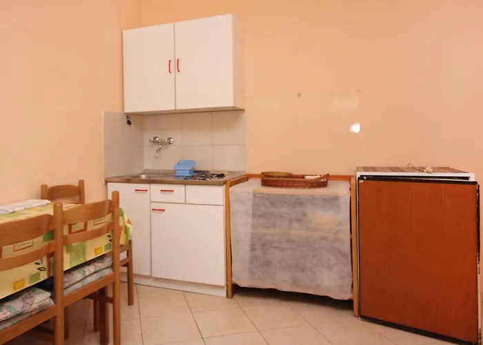 Apartman With A Parking Space Jelsa, Hvar - 5728 *