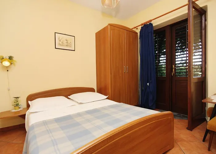 Apartman With A Parking Space Jelsa, Hvar - 5728 *