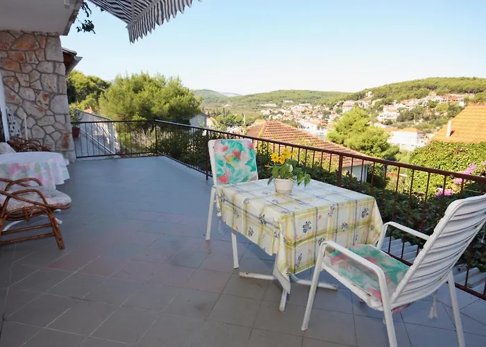 Apartman With A Parking Space Jelsa, Hvar - 5728 *